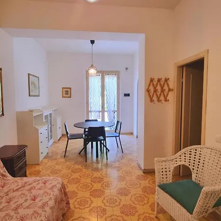 Lägenhet Bilocale Olga, Vicino Al Mare